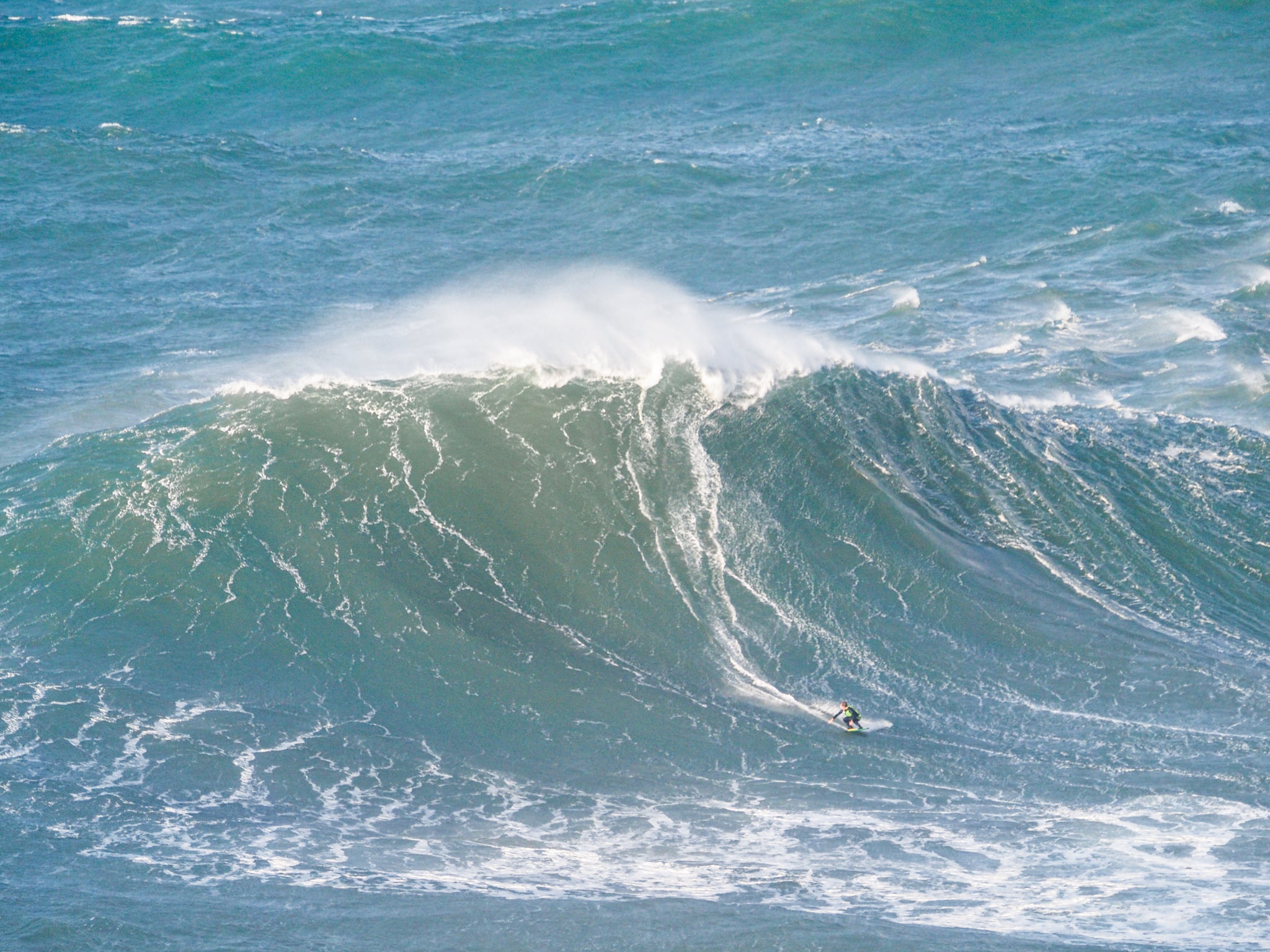 Big Waves in Nazare, Portugal - Zeachild
