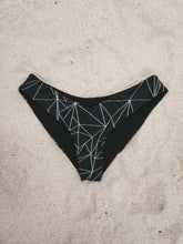 Abstrakt Bikinihose V-Schnitt - recycelt - Zeachild  - fair - bio - vegan - organisch - umweltfreundlich