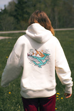 A unisex hoodie, available in black or white, made from eco-friendly materials - a blend of organic cotton and recycled polyester.. On the back of the hoodie is a geometric design of whales and mountains, giving the product a unique and stylish touch gives. The fabric is soft and comfortable, giving the wearer a cozy feeling. Suitable for environmentally conscious consumers, the hoodie promotes sustainable fashion.